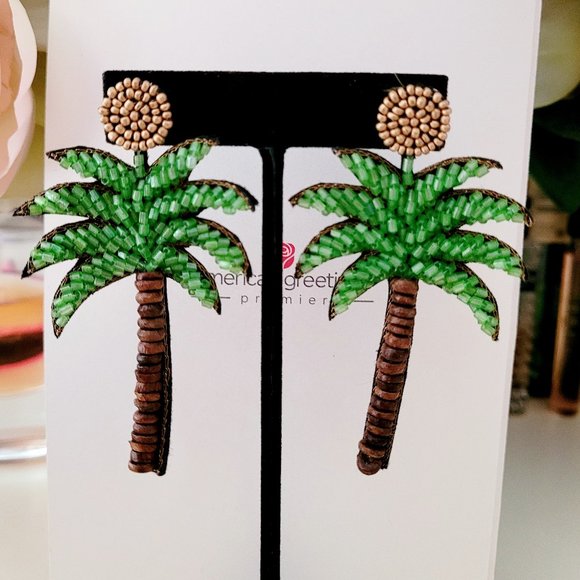 🌿☘️ Palm Tree Beaded Earings - Picture 2 of 2